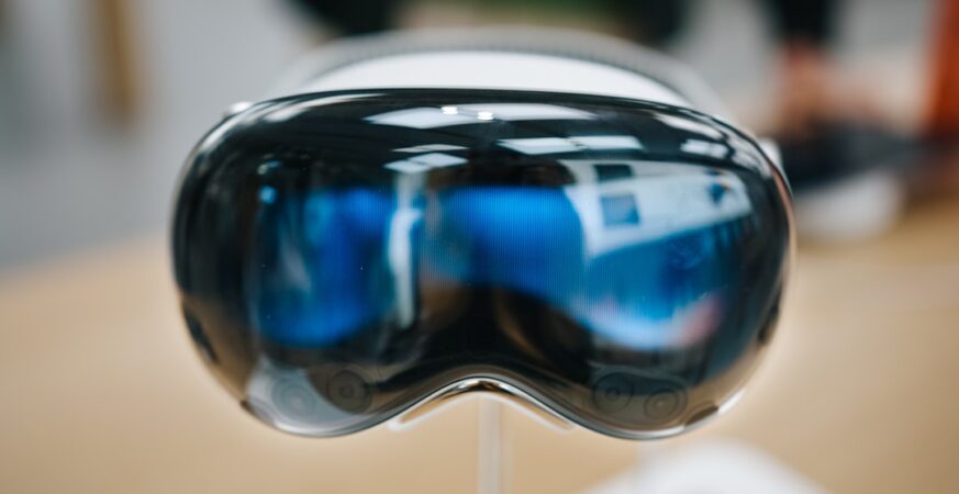 Smart Glasses Race Heats Up in 2026