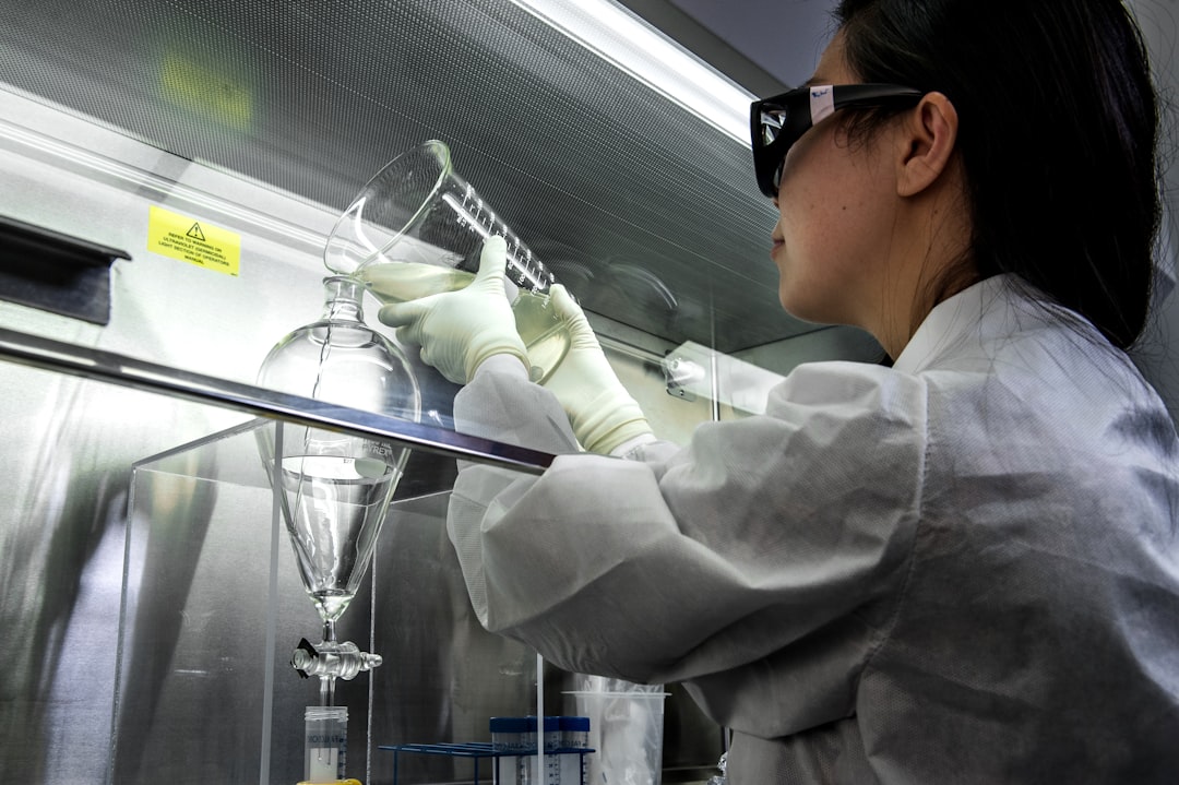 This Chip Works at 1300°F—And Could Redefine AI