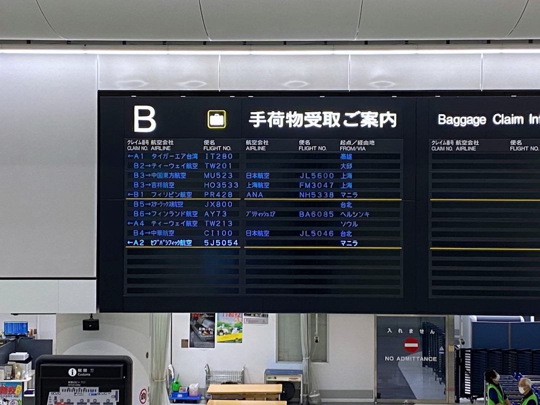 Humanoid Robots Take On Luggage at Haneda