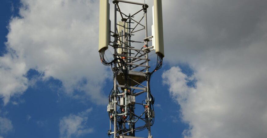 Direct-to-Cell LTE on LEO Satellites Explained