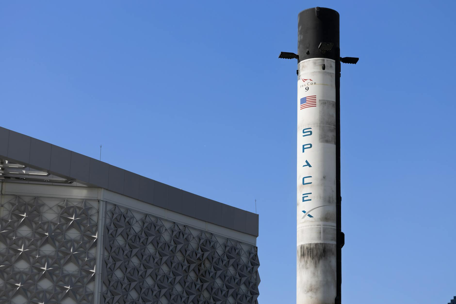 ISS air leak forces crew into SpaceX Dragon shelter