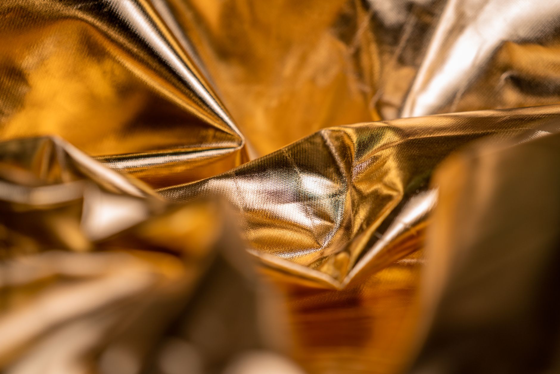 Gold Metamaterials Boost Nanoscale Heat Transfer