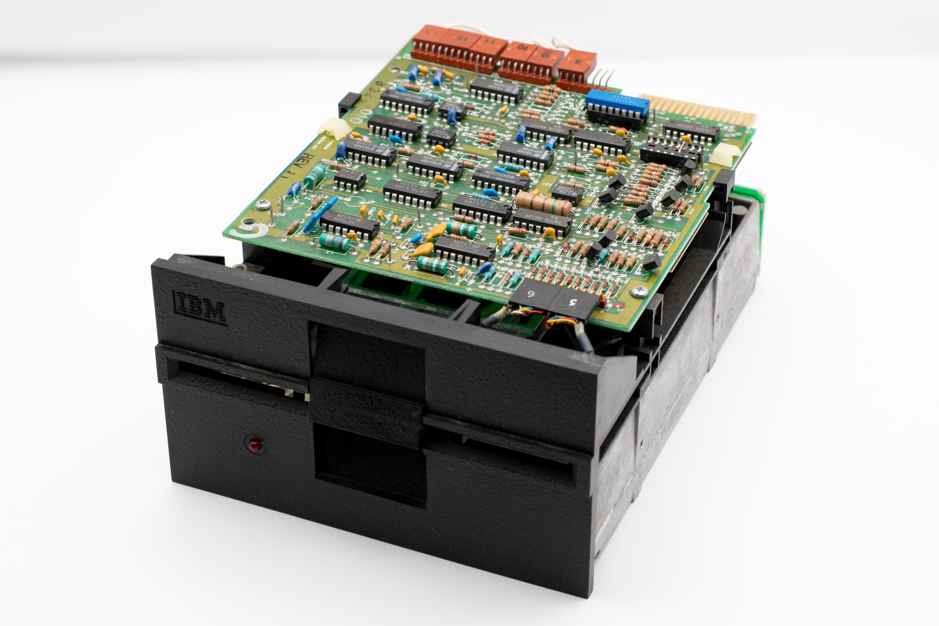 IBM's 3D Chip Packs 100 Billion Transistors