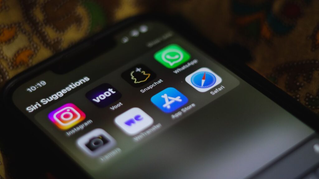 Apple adds social media questions to App Store age rating
