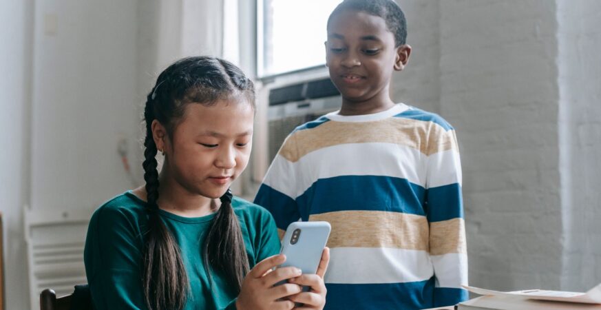 EU pushes social media ban for children